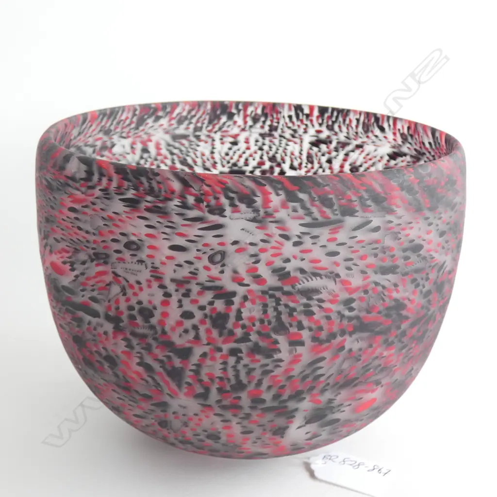 A Stephen Bradbourne glass bowl Image 1++